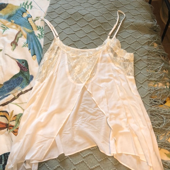 Split back cami - Picture 3 of 3